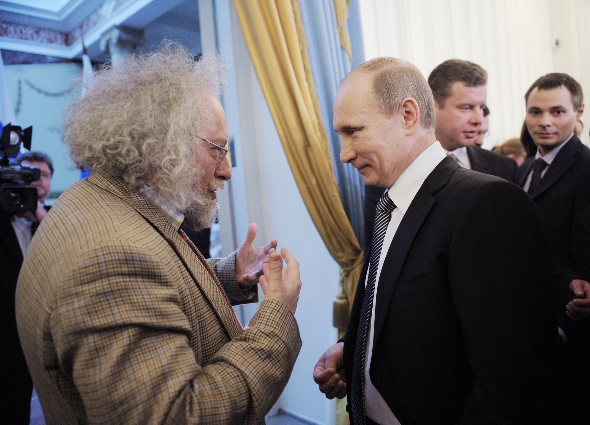 Alexei Venediktov a déjà eu l'occasion de rencontrer plusieurs fois Vladimir Poutine, comme ici en 2012. [Ria Novosti via AFP - Yana Lapikova]