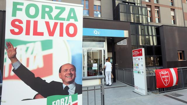 Silvio Berlusconi est hospitalisé à l'hôpital San Raffaele de Milan. [Keystone - Matteo Bazzi - EPA]