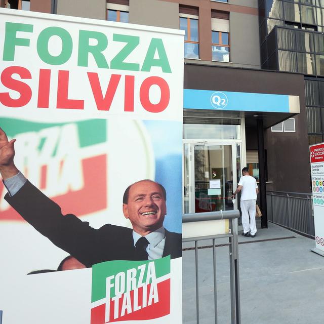 Silvio Berlusconi est hospitalisé à l'hôpital San Raffaele de Milan. [Keystone - Matteo Bazzi - EPA]