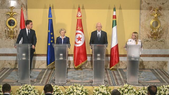 La Tunisie et l'UE ont signé un partenariat stratégique contre l'immigration irrégulière. [Keystone/AP - Tunisian Presidency]