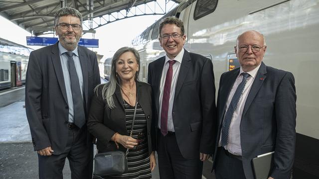 Le directeur de l'Office fédéral des transports Peter Füglistaler, la conseillère d'Etat vaudoise Nuria Gorrite, le conseiller fédéral Albert Rösti et le directeur des CFF Vincent Ducrot se sont réunis à Lausanne pour faire le point sur le chantier de la gare. [Etat de Vaud - ARC_Sieber]