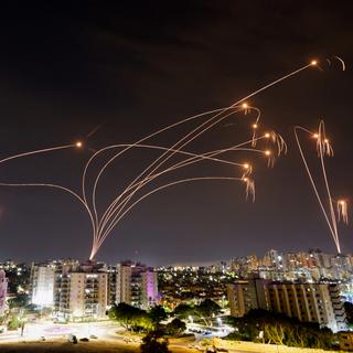 Le système antimissile israélien "Dôme de fer" intercepte des roquettes lancées depuis la bande de Gaza, le 9 octobre 2023. [reuters - Amir Cohen]
