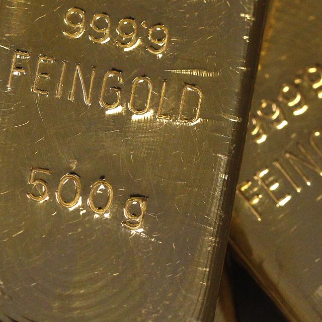 Des lingots d'or dans une usine de séparation de l'or et de l'argent en Autriche. [Reuters - Lisi Niesner]