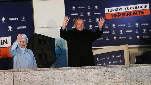 Recep Tayyip Erdogan dans l'attente des résultats dans la nuit. [Keystone - EPA/Necati Savas]