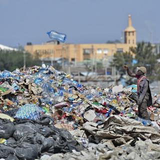 Début de négociations au Kenya pour adopter un traité contre la pollution plastique. [AFP - Tony Karumba]