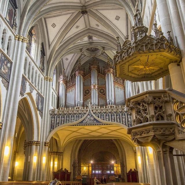 À la Cathédrale St-Nicolas de Fribourg, un récital d'orgue est proposé pendant la saison estivale. [FTR - Pierre Cuony]