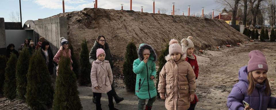 Des enfants ukrainiens dans la région de Kiev. [Keystone - Oleg Petrasyuk]