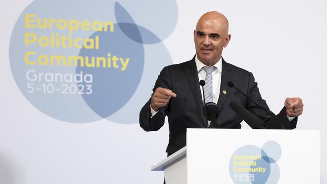 Alain Berset à Grenade, en Espagne, à l'occasion du troisième sommet de la Communauté politique européenne. [Keystone - Peter Klaunzer]