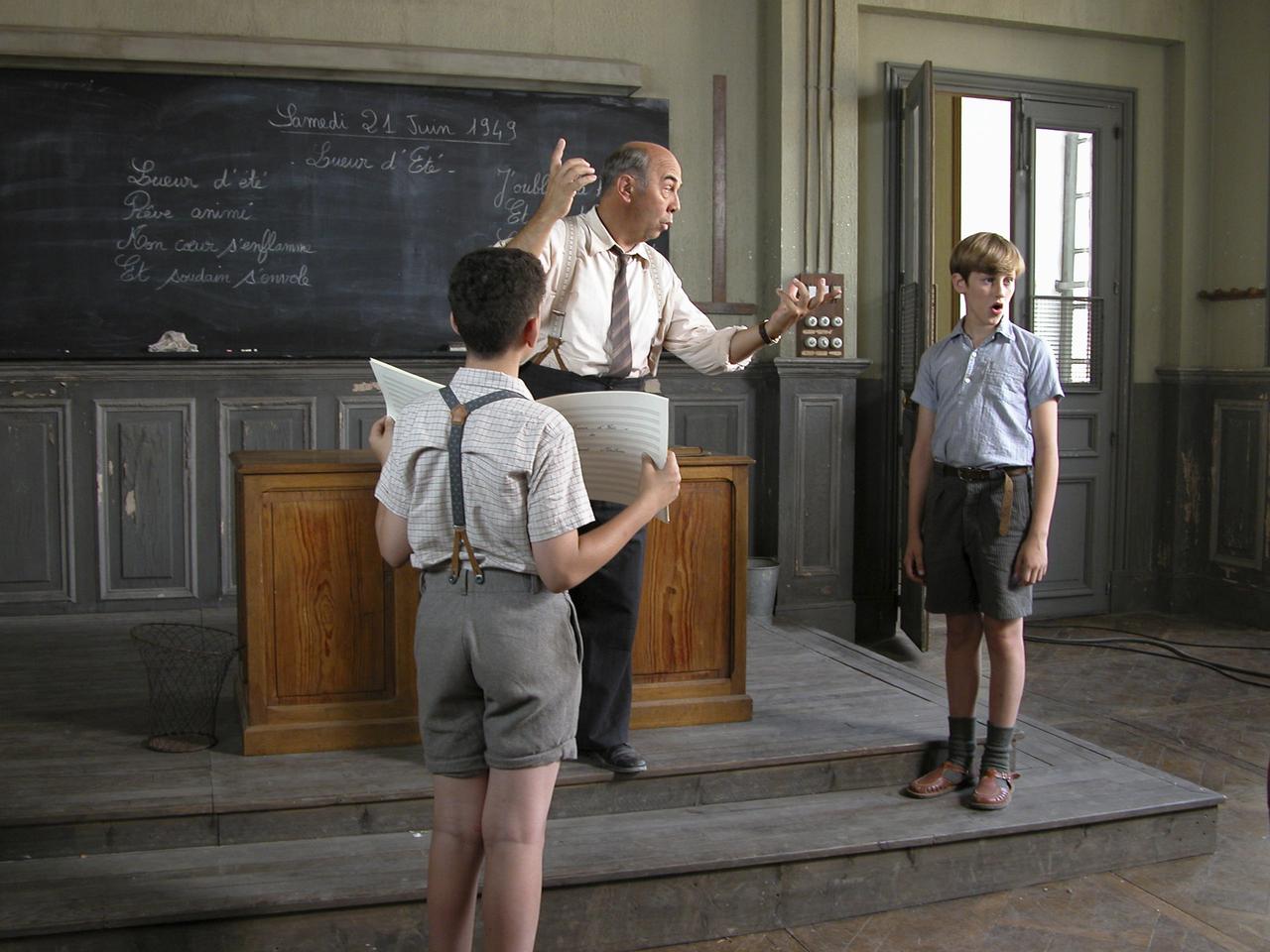 Clément Mathieu (Gérard Jugnot) avec le jeune élève Pierre Morhange (Jean-Baptise Maunier). [Vega Distribution]