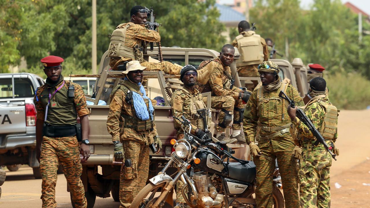 Le Burkina Faso annonce la libération de 66 femmes et enfants kidnappés [AP Photo - Kilaye Bationo]