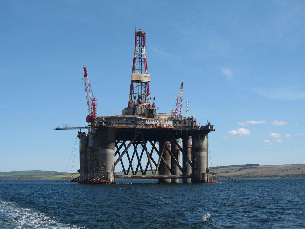 La plateforme pétrolière Cromarty Firth, près d'Invergordon, en Ecosse. [Keystone - EPA/DIAMOND OFFSHORE DRILLING]