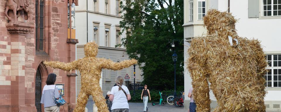 Les hommes de paille de Kaspar Müller, Art Parcours (Art Basel 2023). [Art Basel]