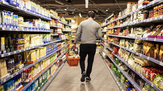 Les prix des matières premières baissent mais ne se répercutent pas sur les produits alimentaires. [Keystone - Alexandra Wey]