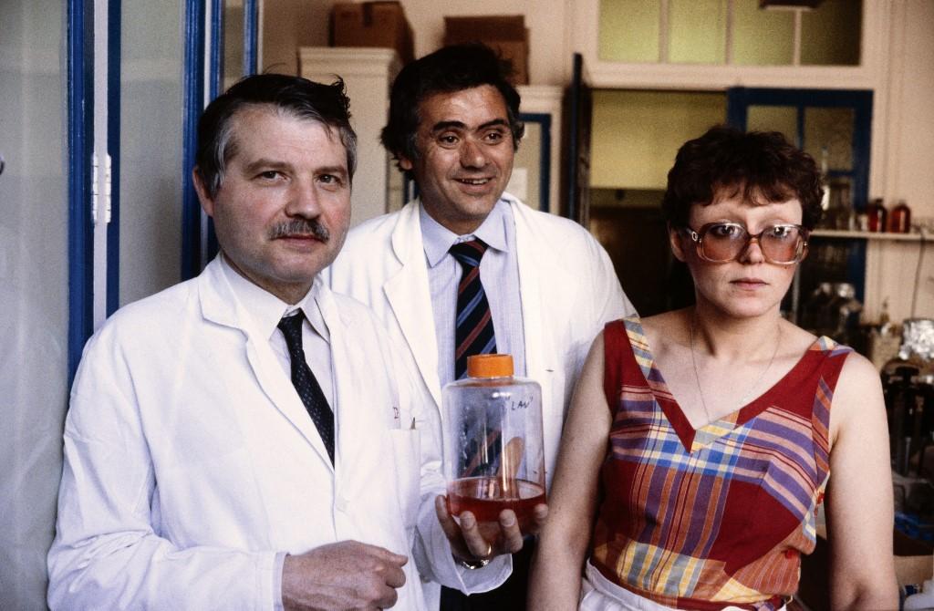 Luc Montagnier, Jean-Claude Chermann et Francoise Barre-Sinoussi ont participé à la découverte du VIH en 1984. [AFP - Michel Clement]