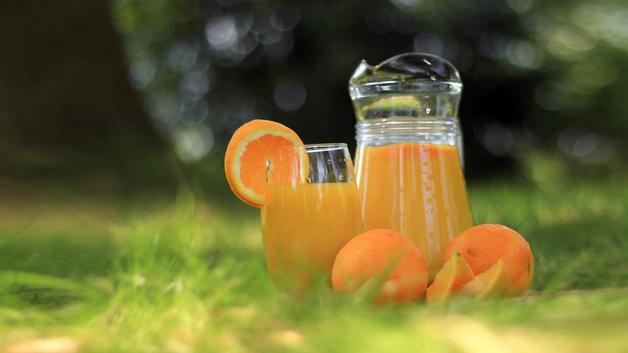 Une pénurie mondiale de concentrés de jus d'orange pourrait subvenir, a alerté l'organisation française interprofessionnelle des jus de fruits, en raison du dérèglement climatique. [CC0 Domaine Public]
