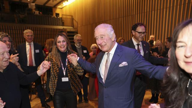 Le roi Charles III danse en visite dans une communauté juive de Londres [KEYSTONE - Ian Vogler/AP]