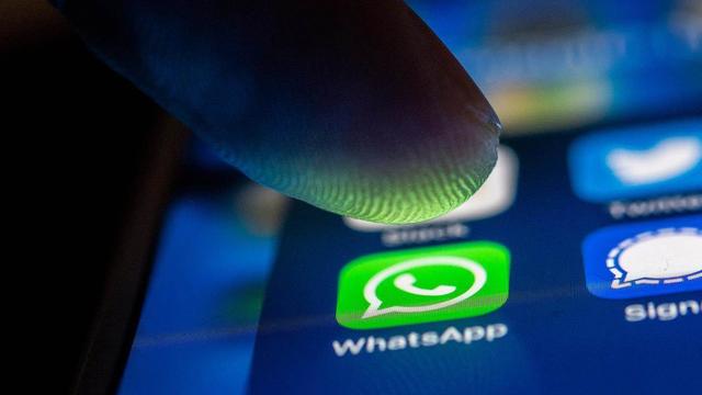 La police cantonale valaisanne met en garde contre le piratage de comptes sur WhatsApp. [Keystone]