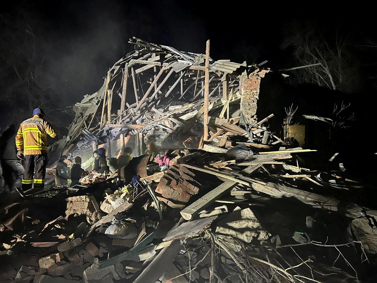 Les dégâts après l'attaque à Kostiantynivka. [Reuters - Press service of the State Emergency Service of Ukraine]