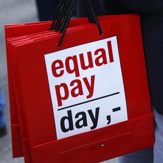 L'égalité salariale femmes-hommes n'est toujours pas réalisé en Suisse en 2019. [Reuters - Ruben Sprich]