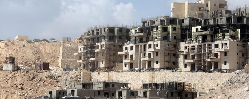 Reportage dans la colonie de Beitar Illit au Sud-Ouest de Jerusalem où une roquette s'est abattue. [Keystone - EPA/Jim Hollander]