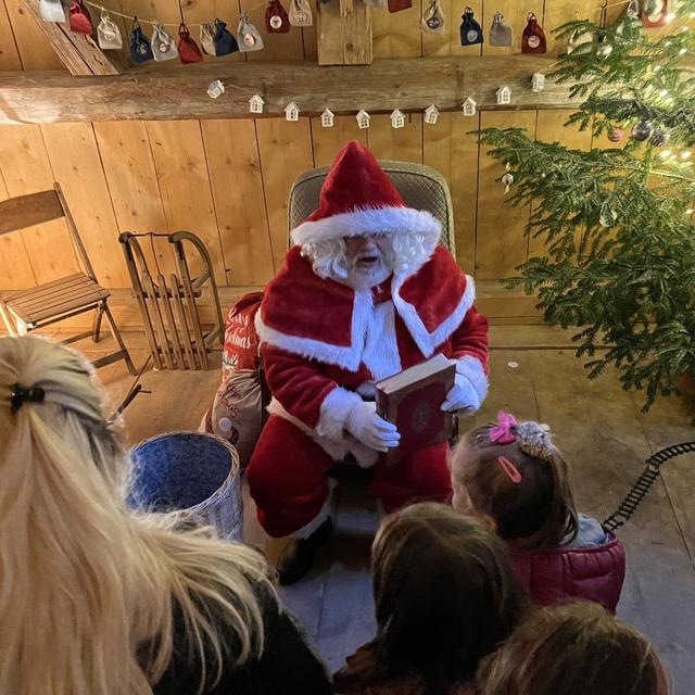 Un Père Noël à la ferme dans le Jura. [RTS - Gaël Klein]