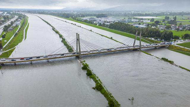 La vallée du Rhin saint-galloise ainsi que d'autres régions de Suisse ont enregistrés des précipitations record. [Keystone - Yanik Buerkli]