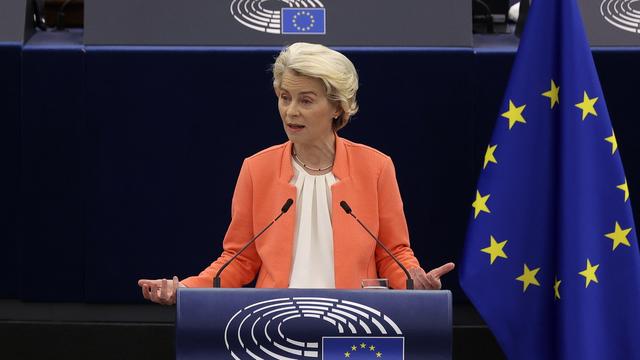 Ursula von der Leyen a défendu un Pacte vert "juste et équitable" devant les eurodéputés Strasbourg. [KEYSTONE - EPA/JULIEN WARNAND]