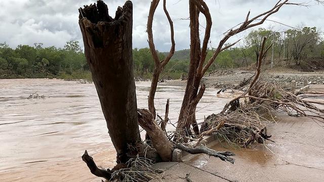 Une tempête le soir de Noël a tué une femme dans l'est de l'Australie, ont annoncé mardi les autorités. Environ 120'000 foyers sont privés d'électricité. [afp - QUEENSLAND POLICE SERVICE]