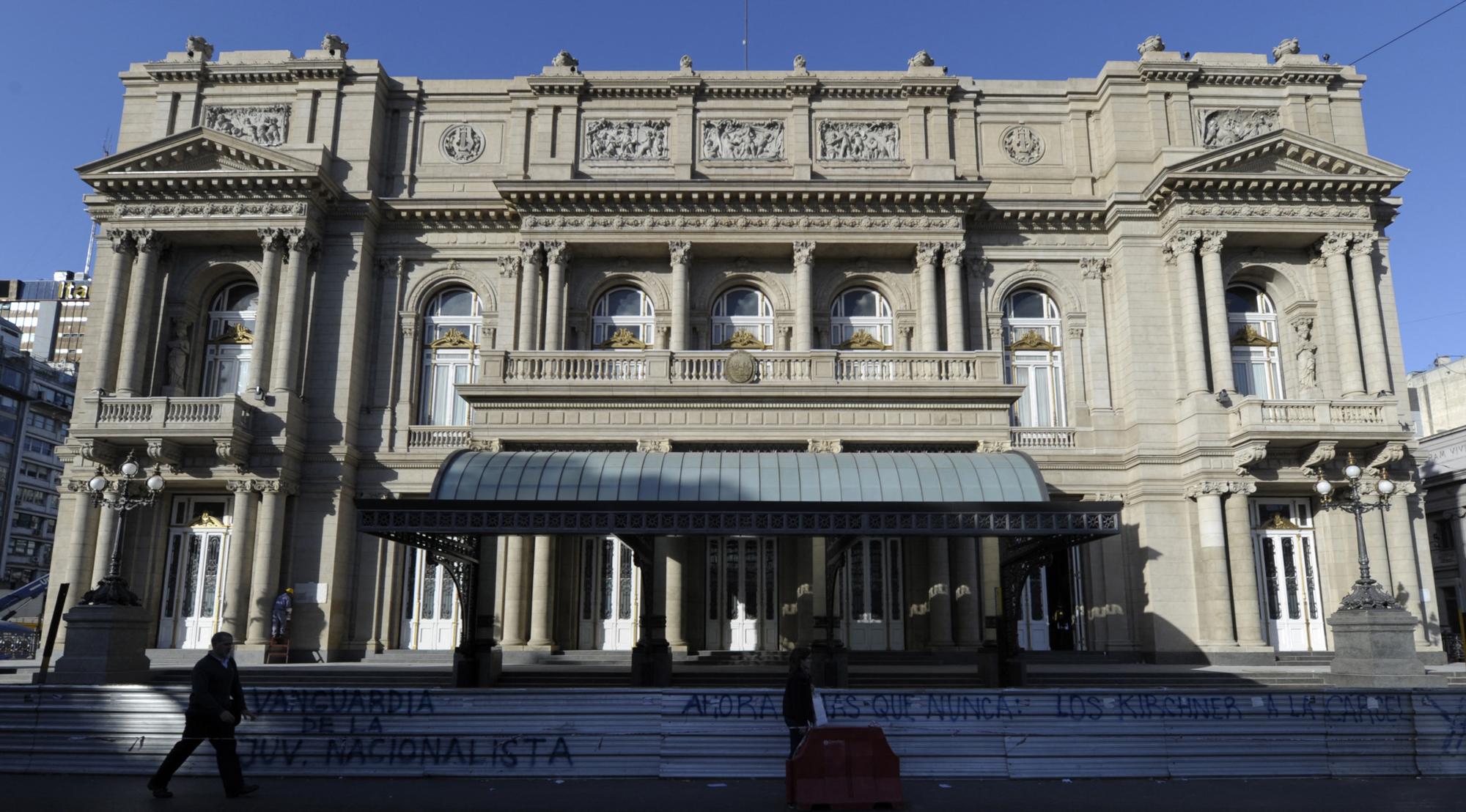 La façade du Teatro Colón après rénovations, en 2010. [AFP - JUAN MABROMATA]