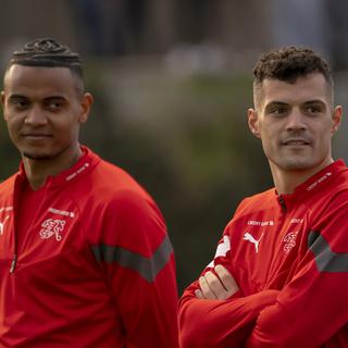 Manuel Akanji et Granit Xhaka, joueurs de l'équipe de Suisse de football. [Georgios Kefalas]