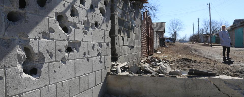 Une vue des destructions après les bombardements qui ont touché le district de Makiïvka dans la zone de Donetsk contrôlée par les séparatistes pro-russes en Ukraine, le 22 mars 2022  (image d'archives) [Anadolu Agency - Leon Klein /]