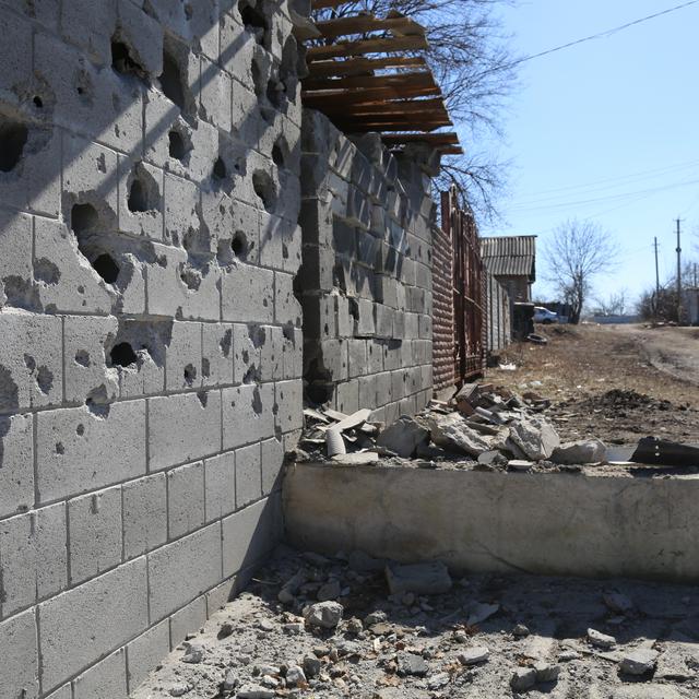 Une vue des destructions après les bombardements qui ont touché le district de Makiïvka dans la zone de Donetsk contrôlée par les séparatistes pro-russes en Ukraine, le 22 mars 2022  (image d'archives) [Anadolu Agency - Leon Klein /]