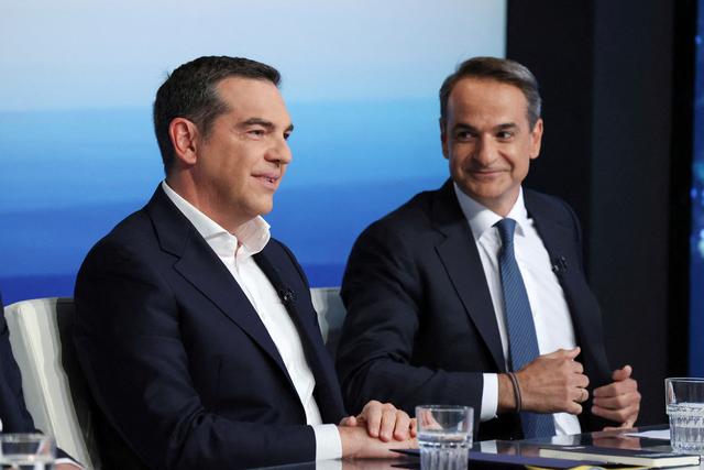 Alexis Tsipras et Kyriakos Mitsotakis, candidats aux législatives en Grèce. [Reuters - Alexandros Avramidis]