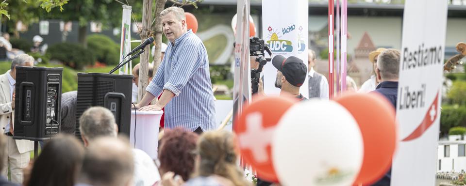 Marco Chiesa fait campagne au Tessin à l'occasion du 1er Août. [Keystone - Pablo Gianinazzi]