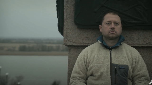 Alexei, 45 ans, filme le quotidien de la ville ukrainienne de Kherson depuis l'invasion russe. [Stepline Agency]