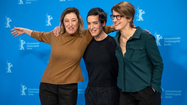 Valeria Bruni Tedeschi, Stéphanie Blanchoud et Ursula Meier lors de la Berlinale en février 2022. [Keystone - Monika Skolimowska]