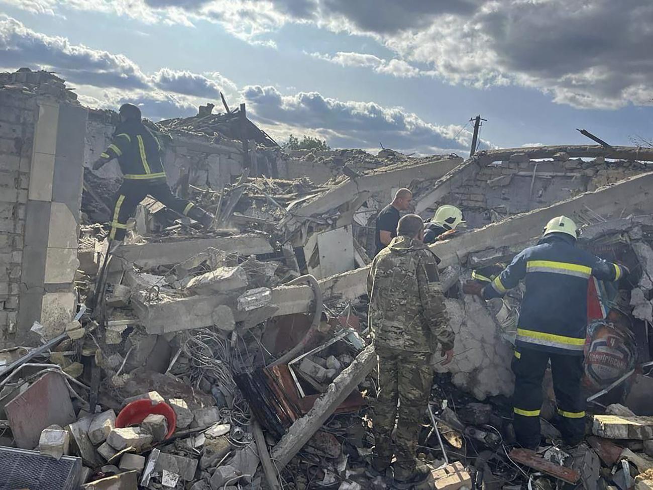Près de 50 morts dans une frappe russe sur un village dans l'Est de l'Ukraine. [Keystone - Ukrainian Presidential Press Office]