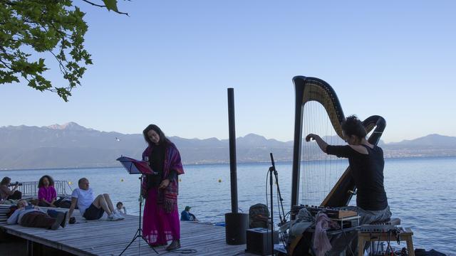 L'harpiste Julie Campiche et la chanteuse Claire Huguenin au festival "Musique à l'aube" à Lausanne. [Association Thelonica - Jean Marc Guelat]