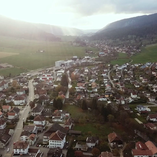 Le canton de berne veut diminuer le nombre de ses communes au moins par deux ou trois. [RTS]