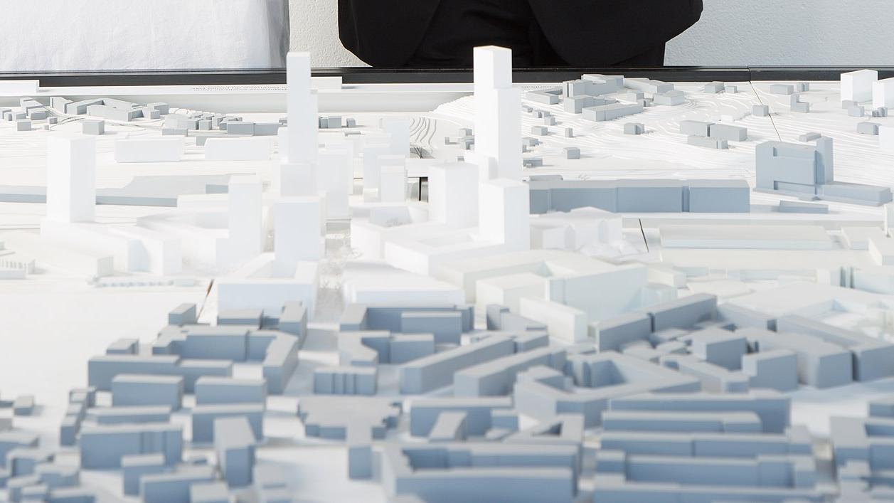 Maquette d'une partie du projet d'urbanisme «Praille - Acacias - Vernets (PAV)», Genève, en 2015. [Wikicommons/ CC-BY-SA-4.0 - Artanikmanesh, cropped 2021 by MHM55]