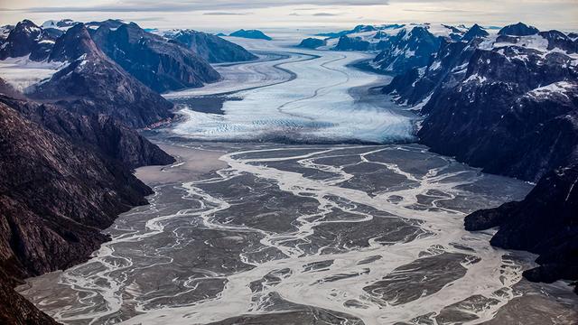 Une couche de glace épaisse de plus d'1,5 km a fondu au Groenland il y a 416'000 années, au cours d'une période de réchauffement climatique naturel modéré. [Reuters - Hannibal Hanschke Pulitzer Prize finalist for Feature Photography]