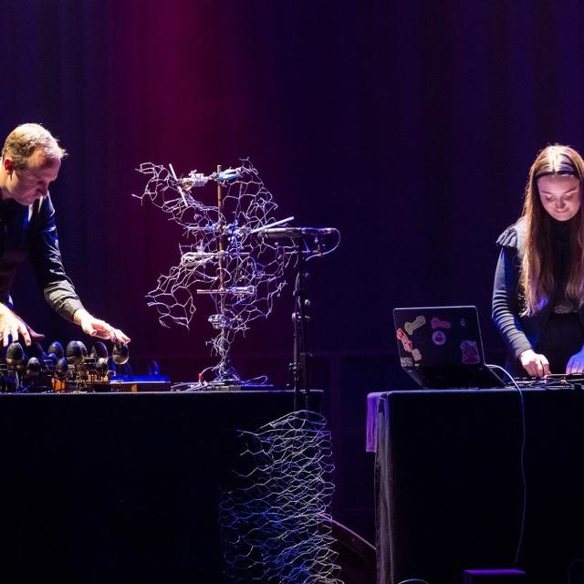 Hugh Jones and Ella Kay live at E-Werk-Freiburg. [© Marc Doradzillo]