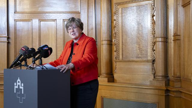 La conseillère aux Etats Isabelle Chassot, centre-FR, et présidente de la Commission d'enquête parlementaire (CEP), lors de la conférence de presse du 13 juillet 2023 au Palais fédéral. [Keystone - Anthony Anex]