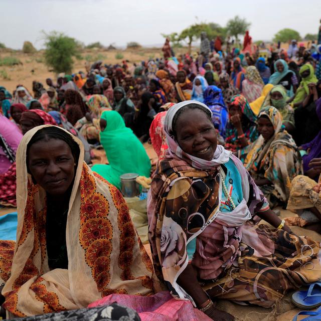 Des réfugiées soudanaise qui cherchent refuge au Tchad sont photographiées près de la frontière avec le Soudan, le 11 mai 2023. [reuters - Zohra Bensemra]
