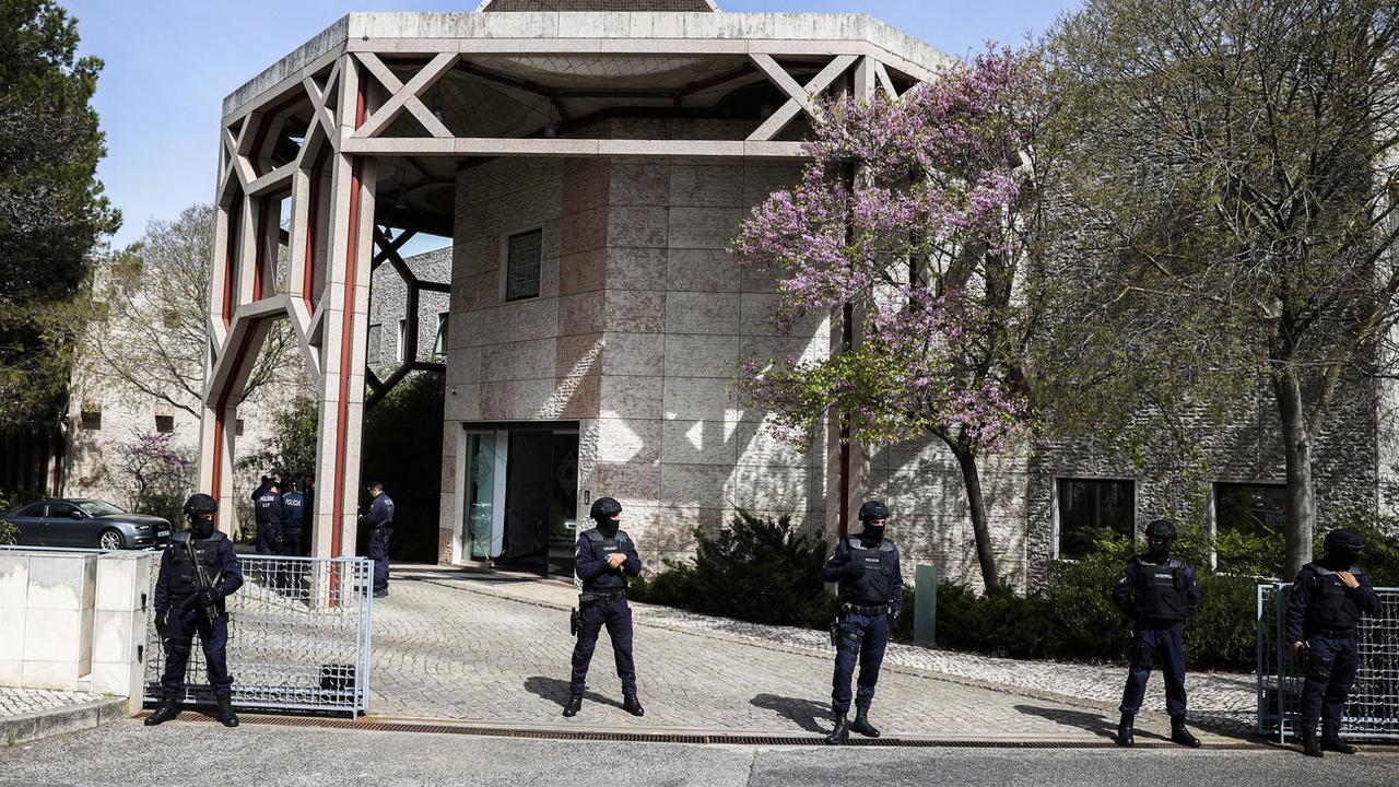 Deux morts dans une attaque au couteau contre un centre musulman ismaélien à Lisbonne. [Keystone - EPA/Antonio Cotrim]