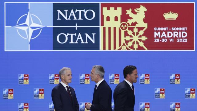 Le secrétaire général de l'OTAN, Jens Stoltenberg et le premier ministre néerlandais Mark Rutte lors de la deuxième et dernière journée du sommet de l'OTAN au centre de convention IFEMA, à Madrid, le 30 juin 2022. [Keystone]