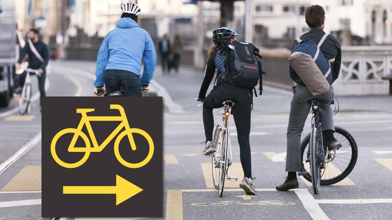 La règle existe depuis 2021 mais reste peu connue: quand on roule à vélo, il est parfois possible de tourner à droite alors même que le feu de signalisation est rouge. [Keystone - Christian Beutler]