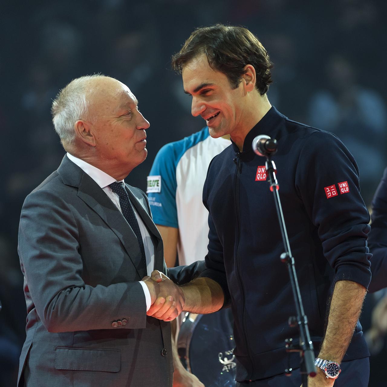 Roger Brennwald, grand manitou et créateur des Swiss Indoors, avec un autre Roger célèbre à Bâle. [Keystone - Georgios Kefalas]