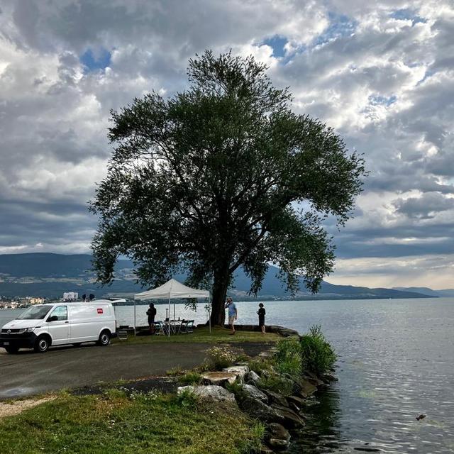 La RTS s'installe au bord du lac de Neuchâtel à Yverdon-Les-Bains le 21 juillet 2023. [RTS - Anouk Wehrli]