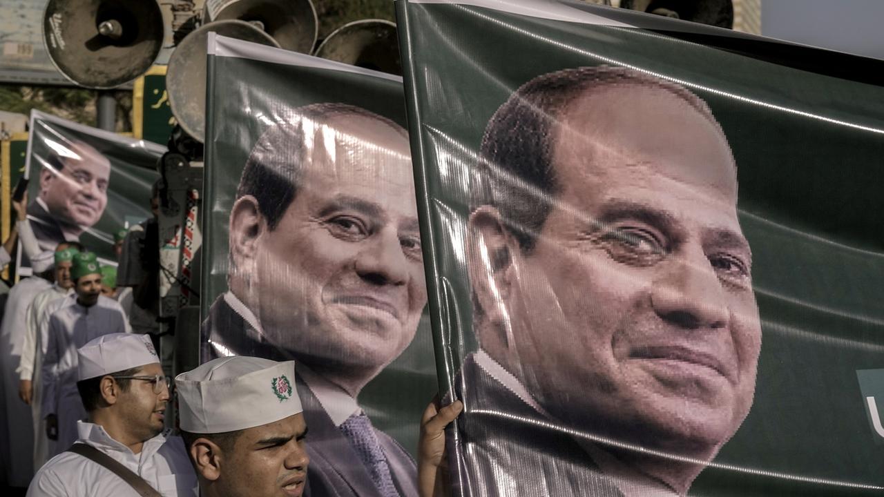 Des bannières soutenant le président égyptien Abdel Fattah el-Sissi pour les prochaines élections présidentielles, au Caire, en Égypte, 27 septembre 2023. [Keystone - Amr Nabil]